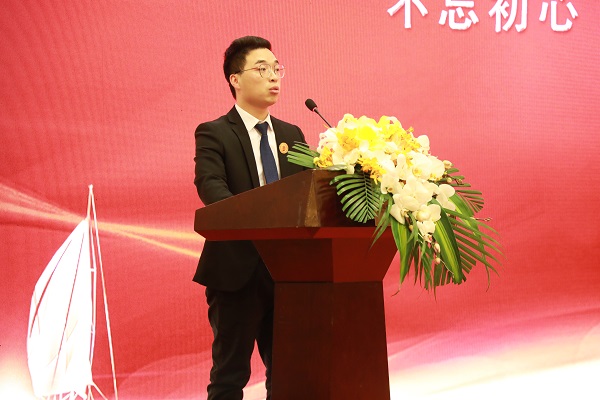 李银磊